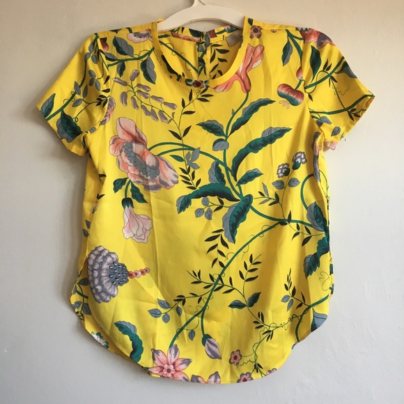 Lovely yellow LOFT top with flower pattern - Picture 1 of 3